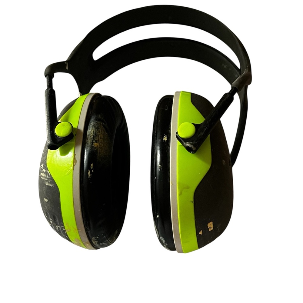 3M Noise Canceling Headphones
